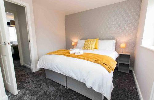 Birmingham House | Cloudstays Birmingham Luxury Townhouse 2 lakes sleeps upto 8 Free Parking & WIFI