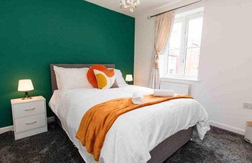 Birmingham House | Cloudstays Birmingham Luxury Townhouse 2 lakes sleeps upto 8 Free Parking & WIFI