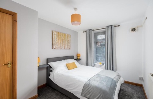 Montrose Apartment | Clova Apartment