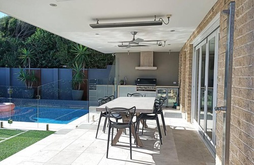 Clovelly House | Clovelly Beach House with Pool