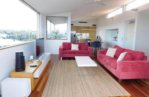 Clovelly House | Clovelly Beach House with Pool