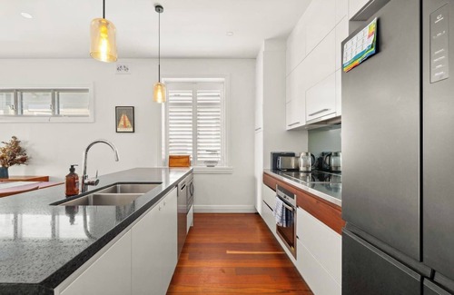 Clovelly House | Clovelly Gables Classic Seaside Abode near Bronte