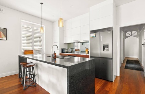 Clovelly House | Clovelly Gables Classic Seaside Abode near Bronte