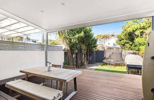 Clovelly House | Clovelly Gables Classic Seaside Abode near Bronte