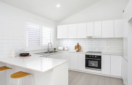 St. Georges Basin House | Clovelly - Pet friendly 3 bedroom home - Book 3 nights, pay for 2!