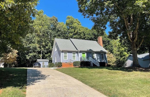 South Belmont House | Clover Cottage: Charming 3-bedroom house in delightful Belmont