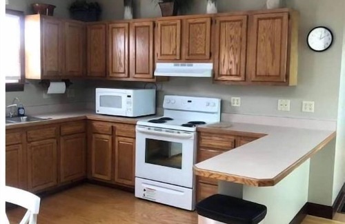 Dayton House | Clover Cottage close to UD Short & Extended Stays