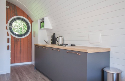 Pickering Cabin | Clover Family Glamping Pod | sleeps 4 - Gold Award winning
