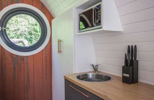Pickering Cabin | Clover Family Glamping Pod | sleeps 4 - Gold Award winning