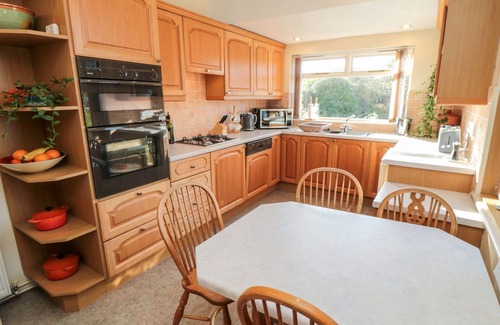 Guisborough Cottage | CLOVER LEAF, pet friendly, character holiday cottage in Guisborough