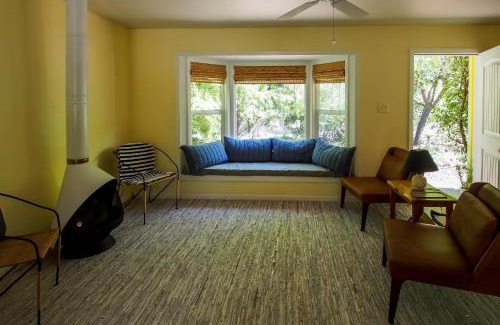 Cloverdale House | Cloverdale Creekside Retreat