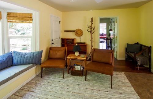 Cloverdale House | Cloverdale Creekside Retreat