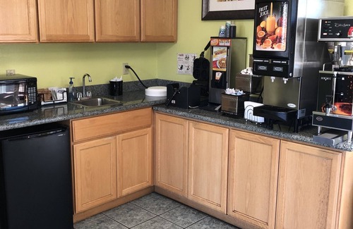 Cloverdale Hotel | Cloverdale Wine Country Inn & Suites