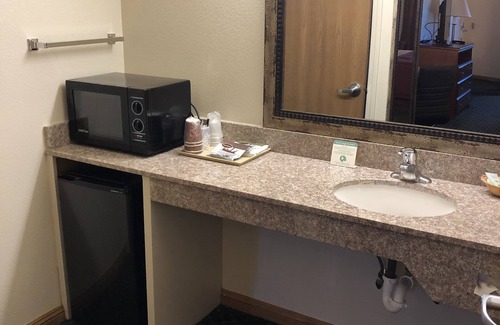 Cloverdale Hotel | Cloverdale Wine Country Inn & Suites