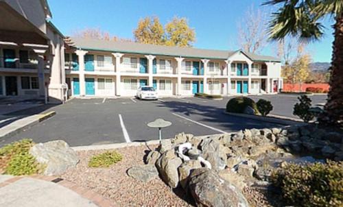 Cloverdale Hotel | Cloverdale Wine Country Inn & Suites