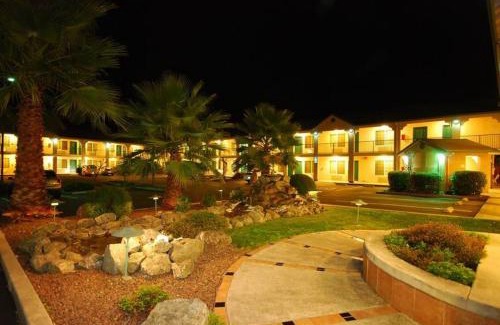 Cloverdale Hotel | Cloverdale Wine Country Inn & Suites