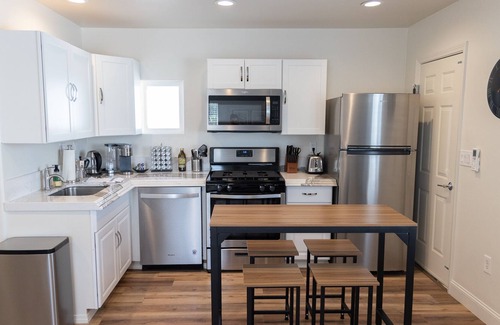 Clovis House | Clovis Cottage - Charming, *NEW* Clovis Home
