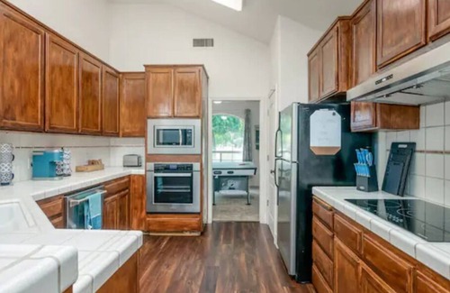 Fresno House | Clovis House | 2 Car Garage | Backyard | 4BR /2BTH