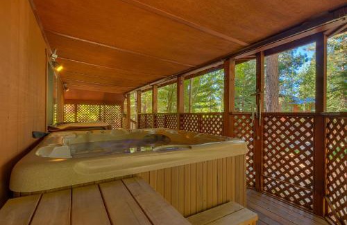 Lake Forest House | Club 151 at Dollar Point by Tahoe Getaways - Pet-Friendly 4BR w Hot Tub & Fenced Yard