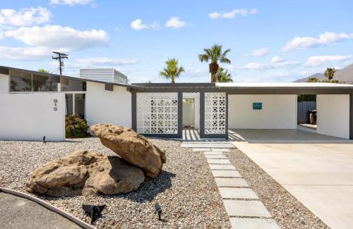 Racquet Club Estates House | Club 915 Getaway- Pool BBQ and Pet Friendly