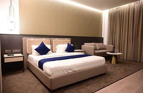 Pune Hotel | Club Charholi