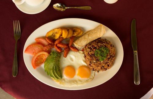 Jaco Hotel | Club del Mar Oceanfront