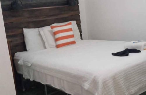 Caye Caulker Hotel | Club Rooms At Popeyes Beach Resort