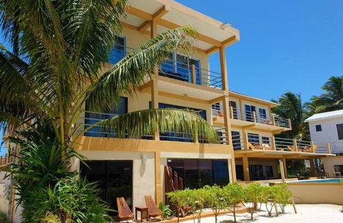 Caye Caulker Hotel | Club Rooms At Popeyes Beach Resort