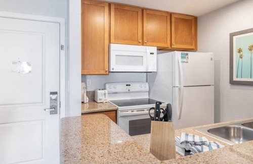 Anaheim Resort Hotel | Club Wyndham Dolphin's Cove- 1 Bedroom Suite