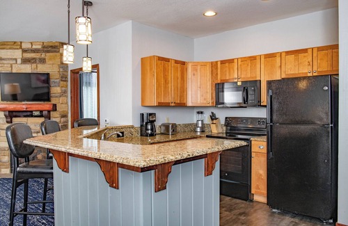 Lake Delton Resort | Club Wyndham Glacier Canyon