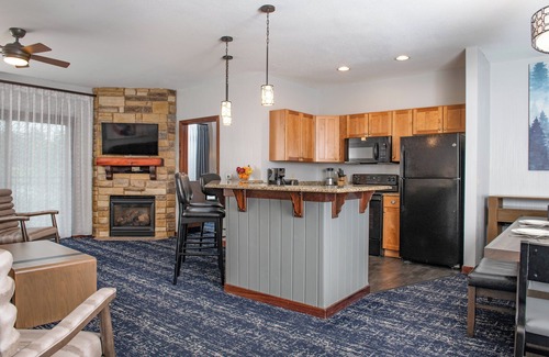 Lake Delton Resort | Club Wyndham Glacier Canyon