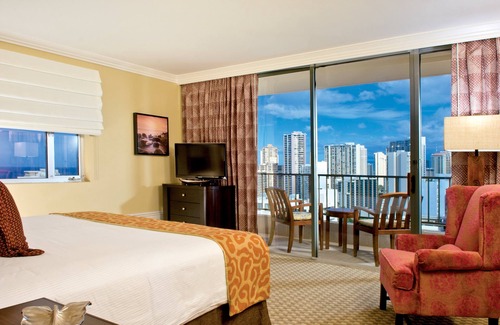 Waikiki Hotel | Club Wyndham Royal Garden at Waikiki
