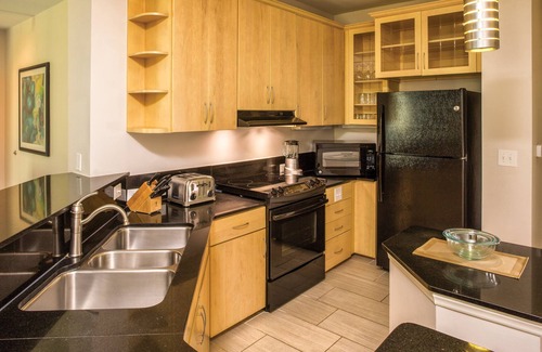 Ocean Drive Resort | Club Wyndham Ocean Blvd Resort Deluxe 3/BR Beach, Ocean Front, Upper Floor level