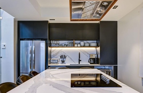Pointe-Saint-Charles Condo | CLUBHAUS Executive Penthouse, Private Rooftop, Sleeps 12+