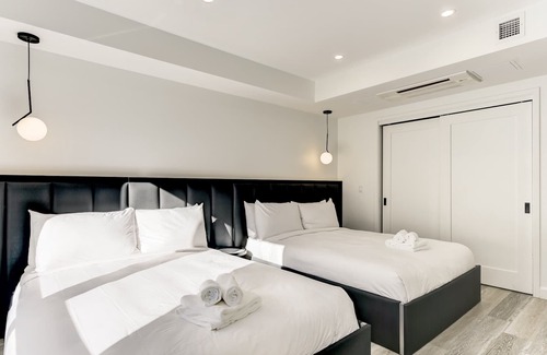 Pointe-Saint-Charles Condo | CLUBHAUS Ultimate VIP Penthouse,Hot Tub,Sleeps 20+