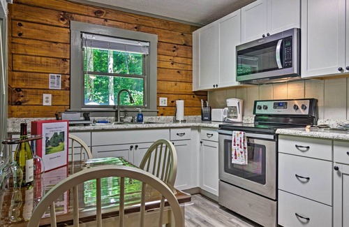 Clyde Cabin | Clyde Cabin Hideaway: Porch & Grill