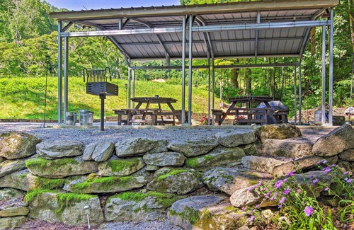 Clyde Cabin | Clyde Cabin Hideaway: Porch & Grill