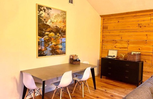 Tiger House | Clydes Cabin: Spacious & Pet-Friendly near Clayton