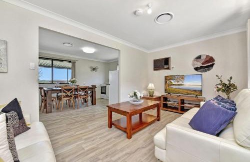Lovedale House | Clydesdale Cottage on Talga