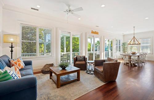 Isle of Palms House | CM3302: 3302 Cameron Blvd.