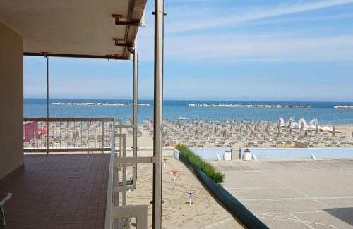 Valverde Apartment | CN010 - Cesenatico, ampio trilocale fronte mare con spiaggia inclusa