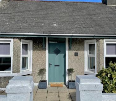 Portstewart House | Coach Cottage Portstewart - Central Location NITB
