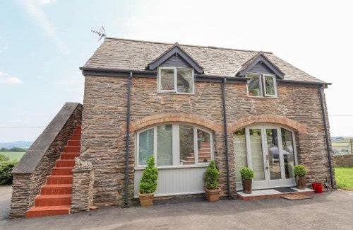 Clawdd-newydd House | Coach House