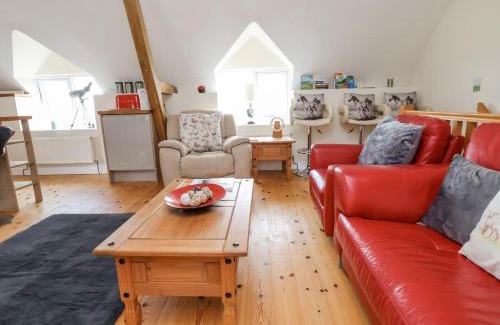 Clawdd-newydd House | Coach House