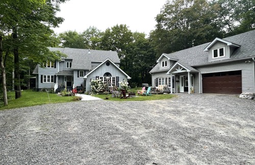 Bala House | Coach House in forest setting in Bala, Muskoka that has been recently remodeled.