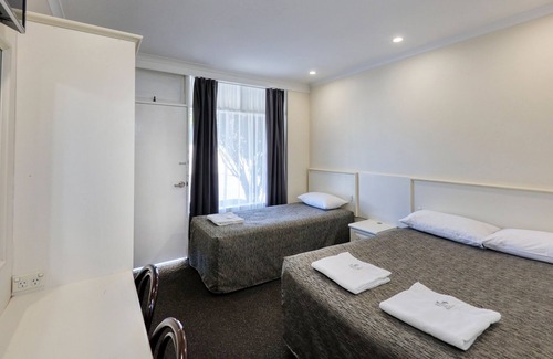 Parkes Hotel | Coachman Hotel Motel