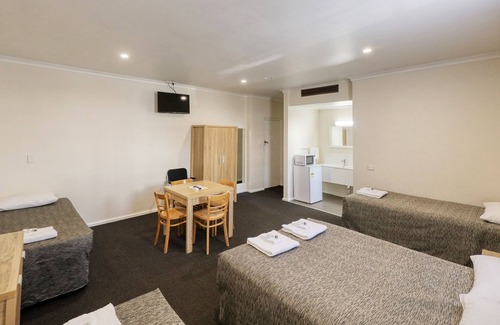 Parkes Hotel | Coachman Hotel Motel