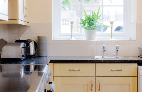 Worfield Cottage | COACHMANS COTTAGE, romantic, character holiday cottage in Bridgnorth