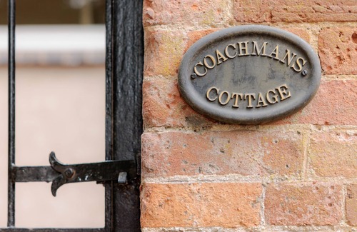 Worfield Cottage | COACHMANS COTTAGE, romantic, character holiday cottage in Bridgnorth