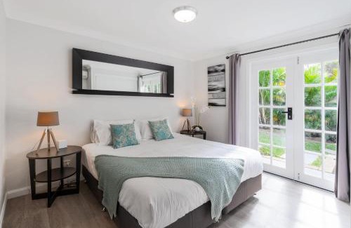 Cottage Point House | Coal and Candle Couples Retreat
